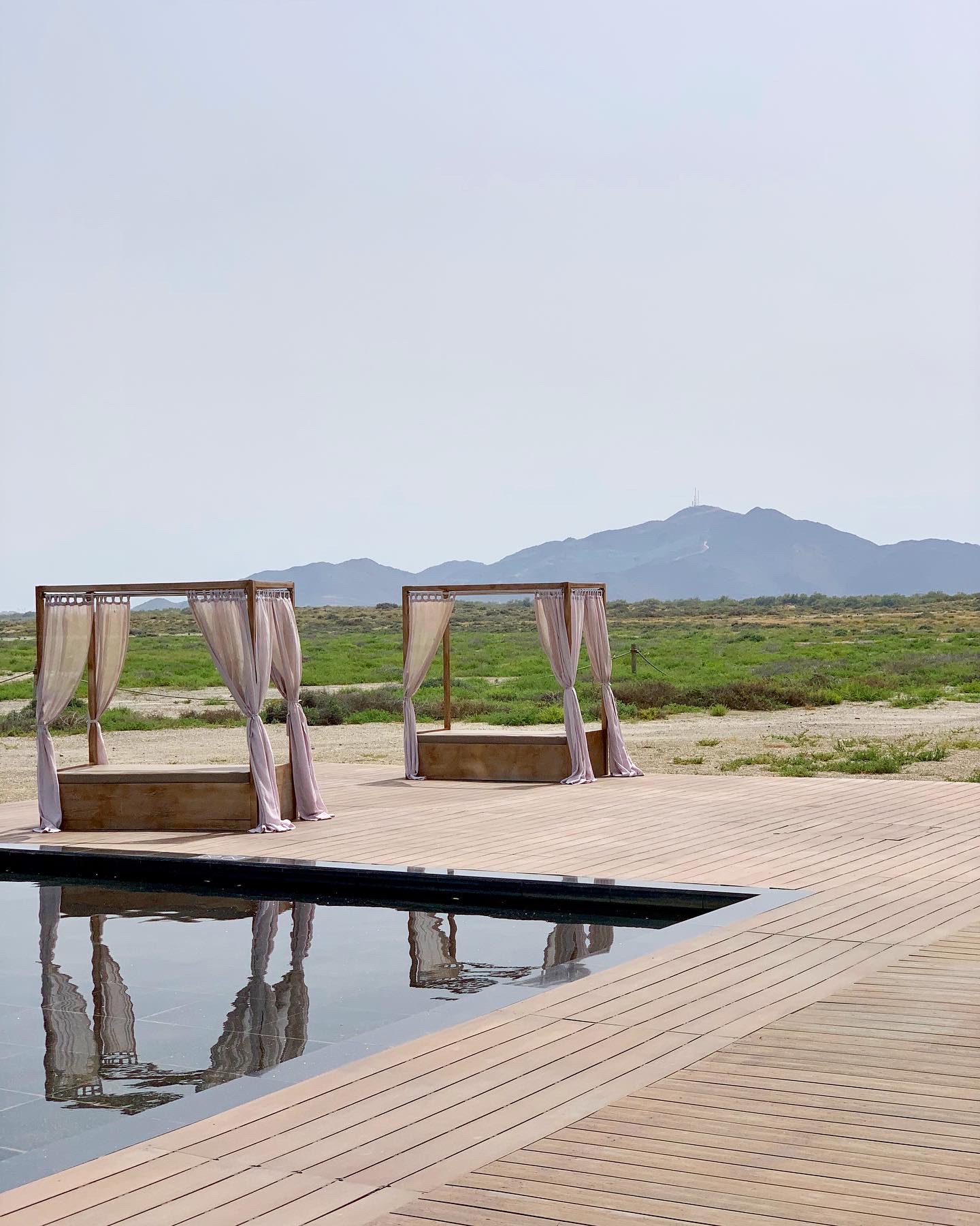 Kingfisher Retreat: Luxury Stay Amidst Nature in Sharjah